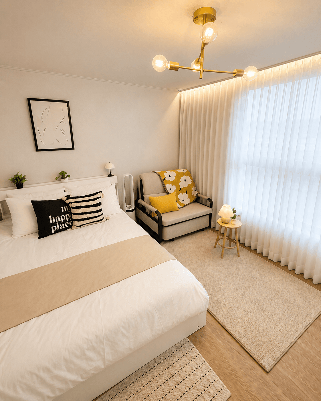 Room — photo 1 of 18