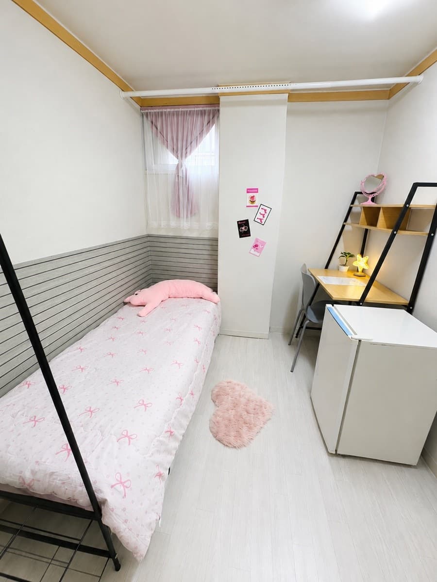 Mini Room (Rooms 402, 406, 410, 411, 414, 415, 416) 360,000–420,000 Won (Deposit 150,000 Won) — photo 1 of 12