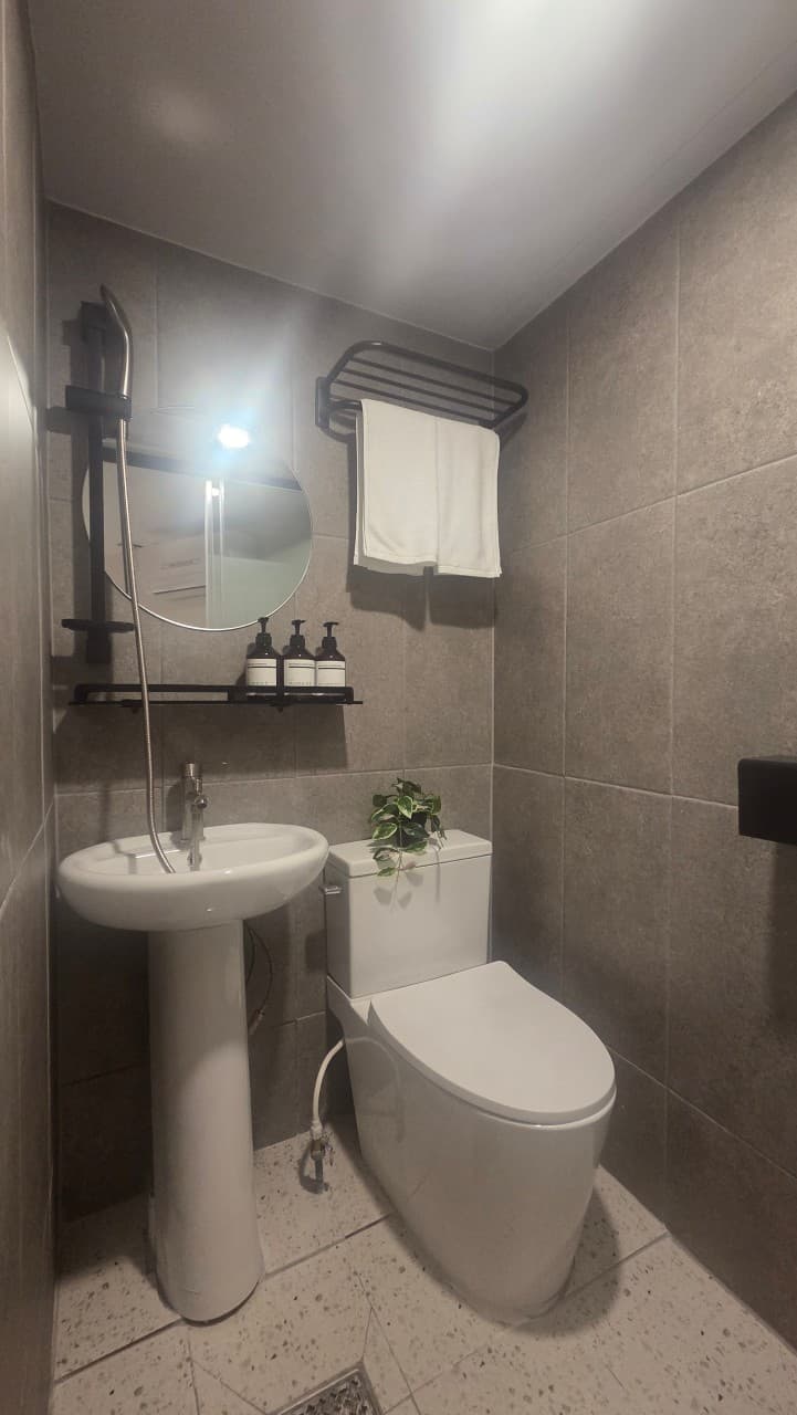 Type C (Deposit 500,000 Won) Monthly Rent 950,000–1,050,000 Won — photo 2 of 4