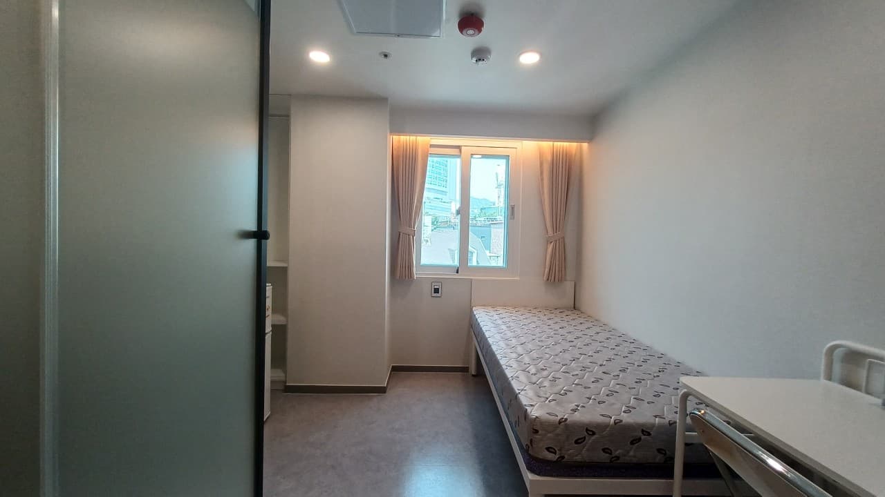Type C (Deposit 500,000 Won) Monthly Rent 950,000–1,050,000 Won — photo 4 of 4
