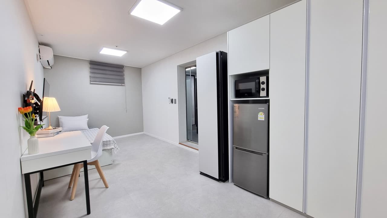 Premium Room A12 (Deposit 200,000 won) — photo 1 of 10