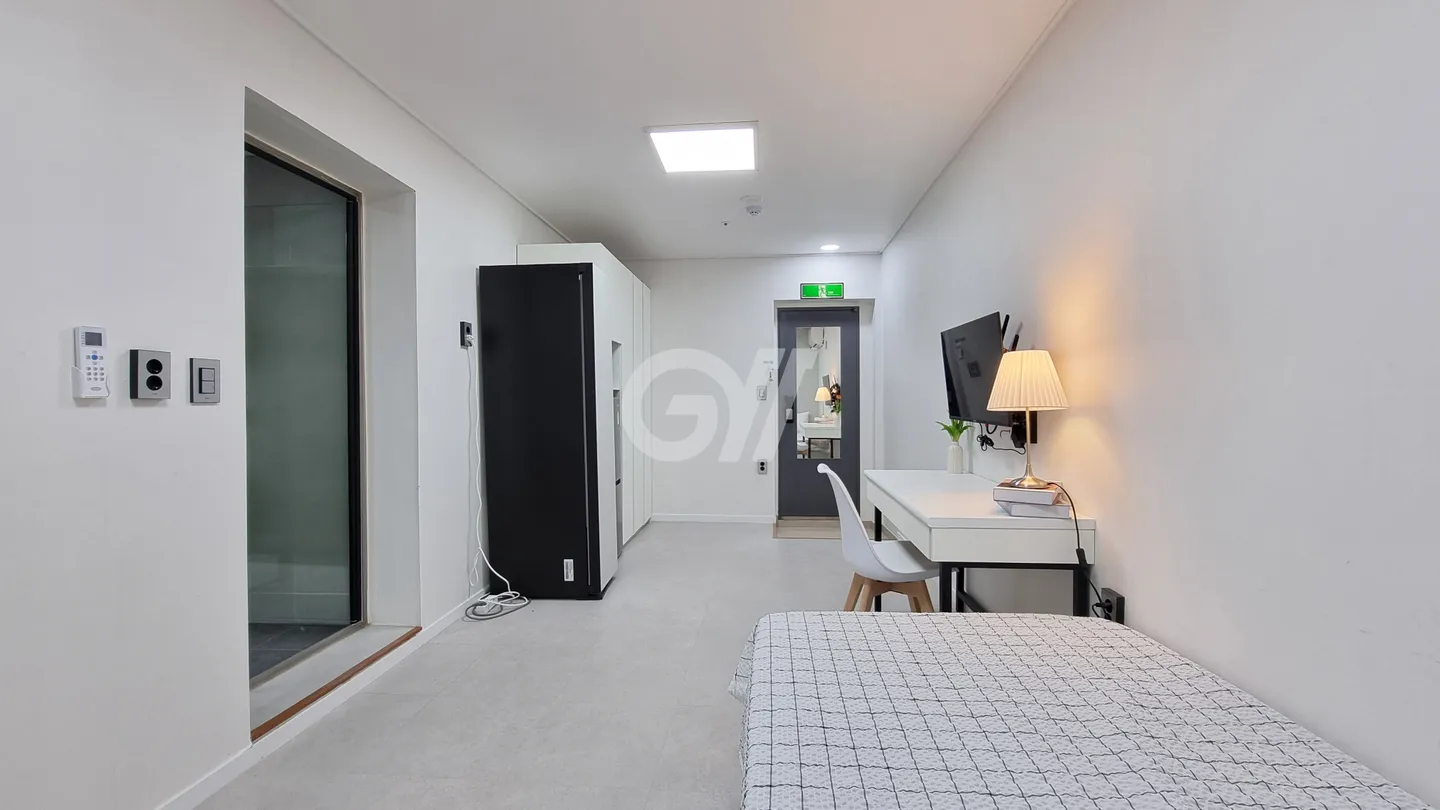 Premium Room A12 (Deposit 200,000 won) — photo 2 of 10