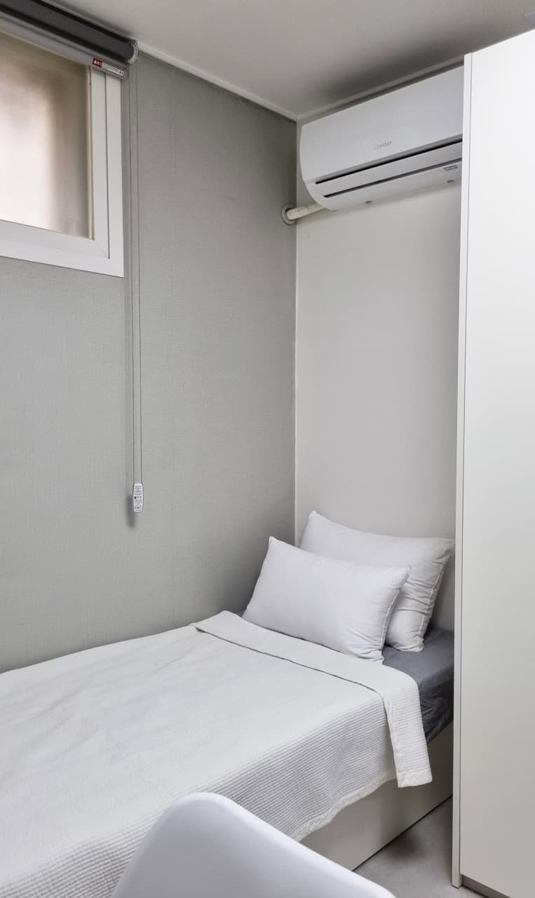 Basic Room (Deposit 200,000 won) — photo 1 of 2