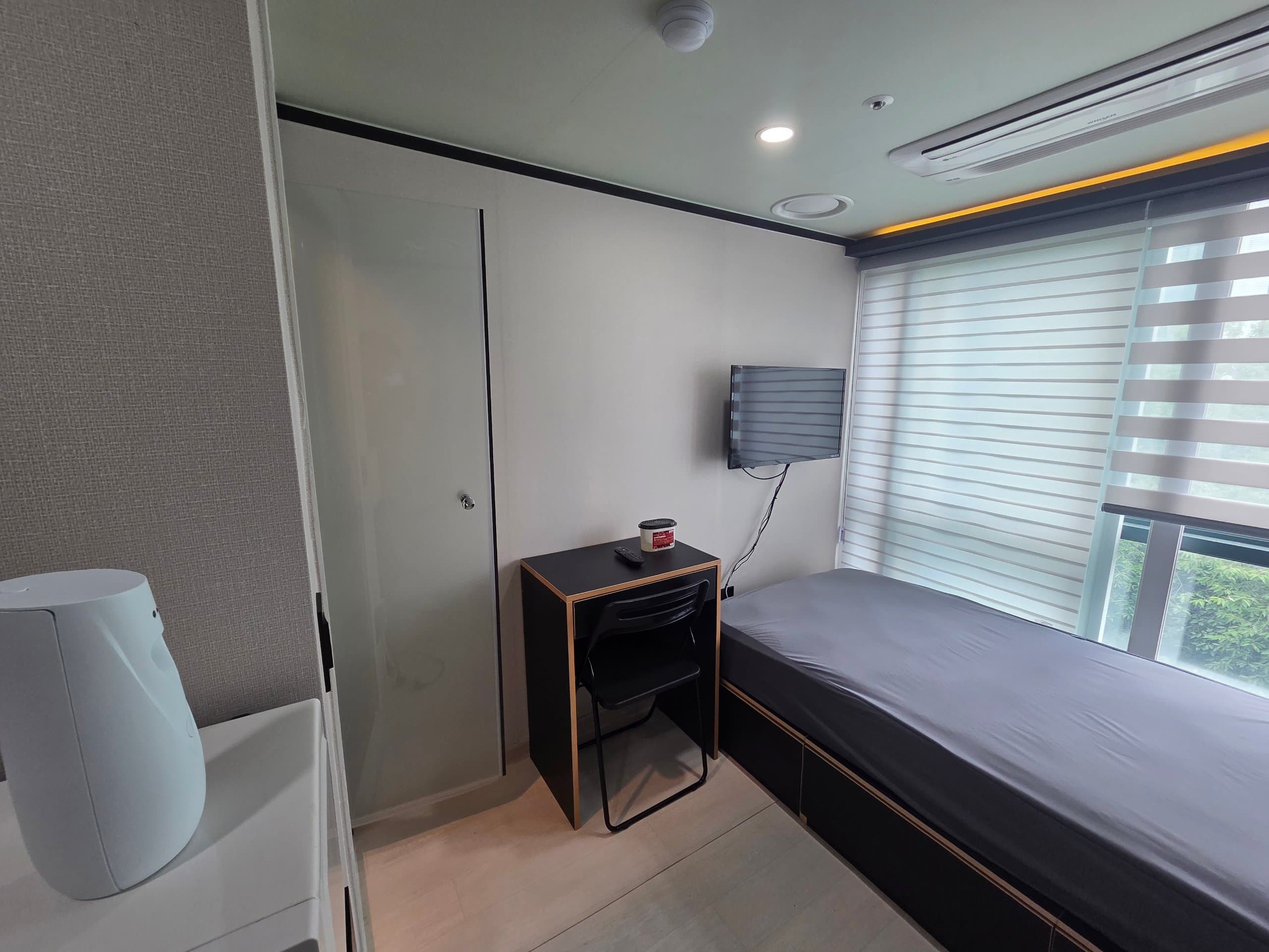 Standard (Deposit 300,000 Won) Monthly 350,000–450,000 Won — photo 2 of 9