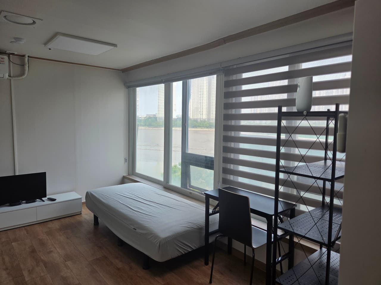 Twin Space (Deposit 300,000 Won) — photo 2 of 7
