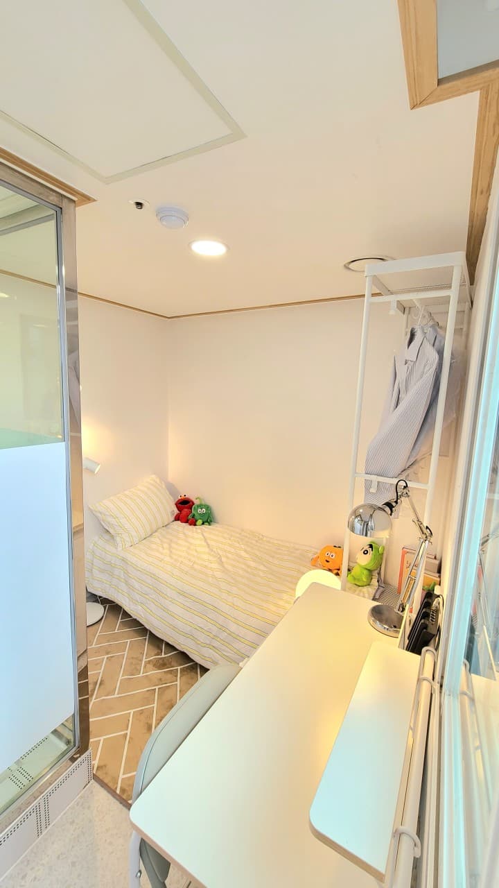 Deluxe B (Deposit 200,000 KRW) — photo 2 of 3