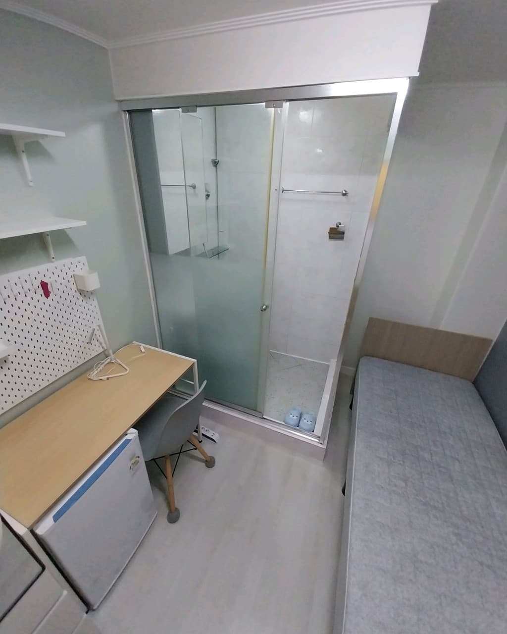 Interior Standard (Deposit: 200,000 KRW) — photo 1 of 3