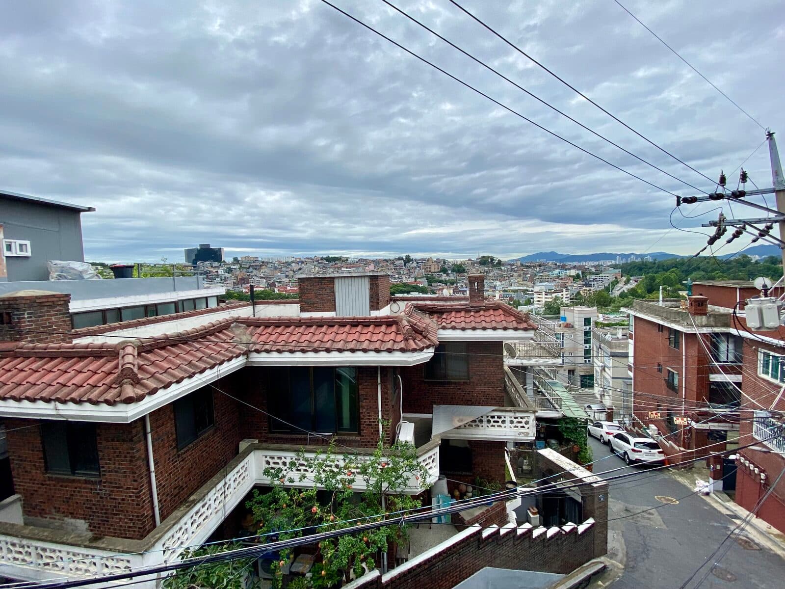 HBC3 Views · 3-bedroom share house with Seoul skyline views, Haebangchon (Noksapyeong Stn)