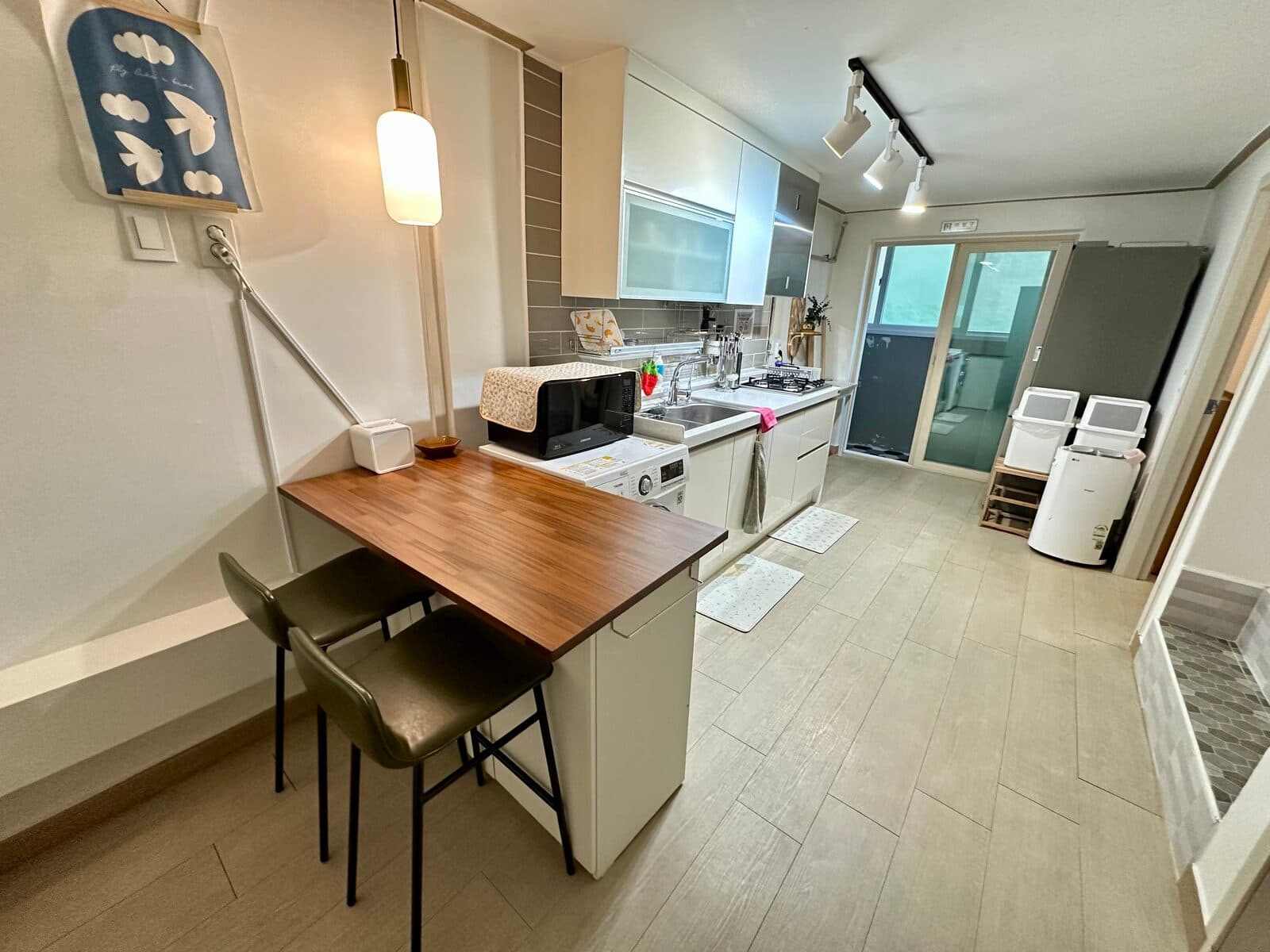 HONG1 · Share house behind Hongdae, quiet backstreet 3 min to Hongik Univ. Station — photo 2 of 10