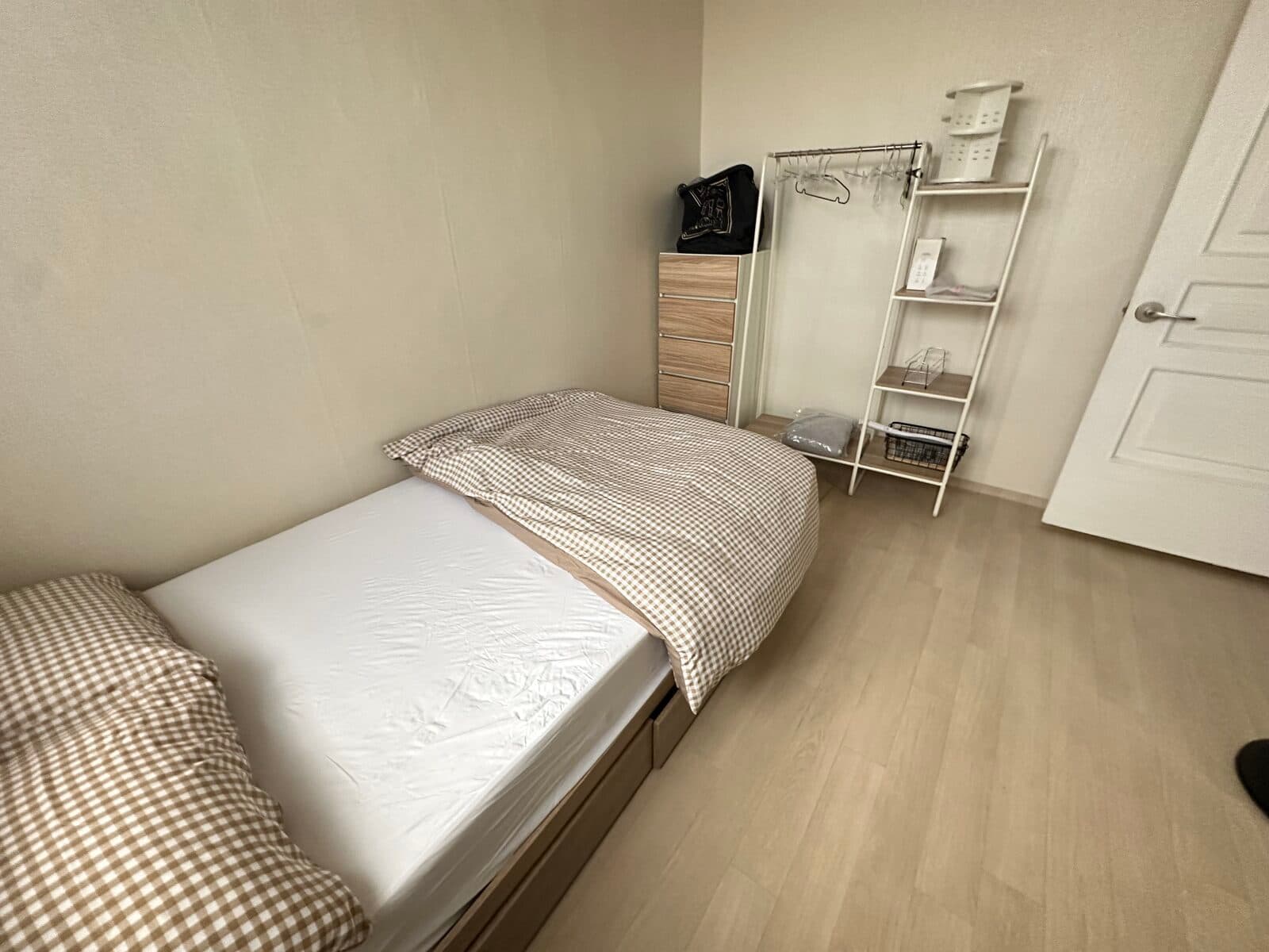 HBC5 Sky · 2-bedroom share house, indoor terrace, Haebangchon (Noksapyeong Stn)
