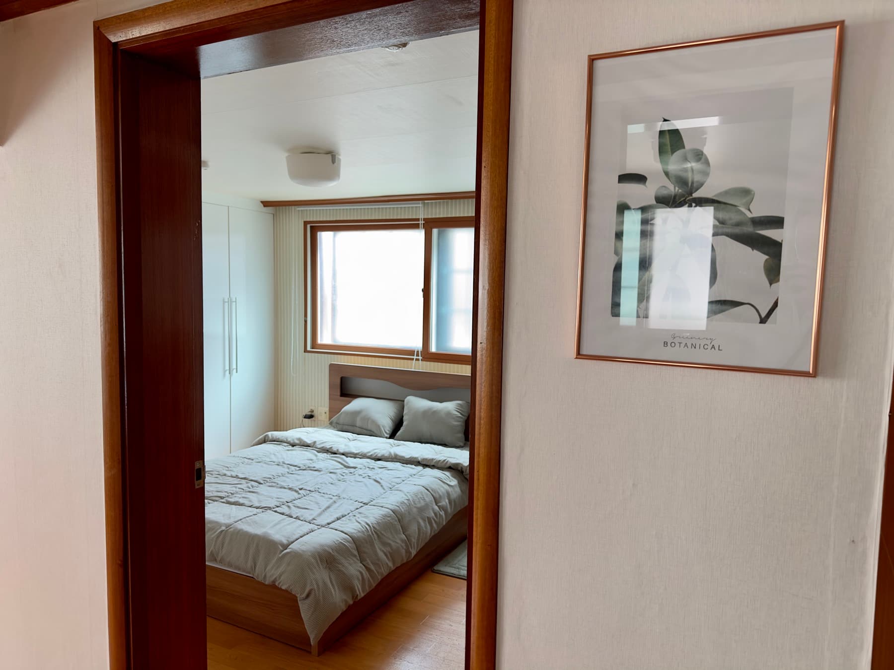 HBC8 Breeze · 3-bedroom share house, big living room and terrace, Haebangchon (Noksapyeong Stn) — photo 8 of 8