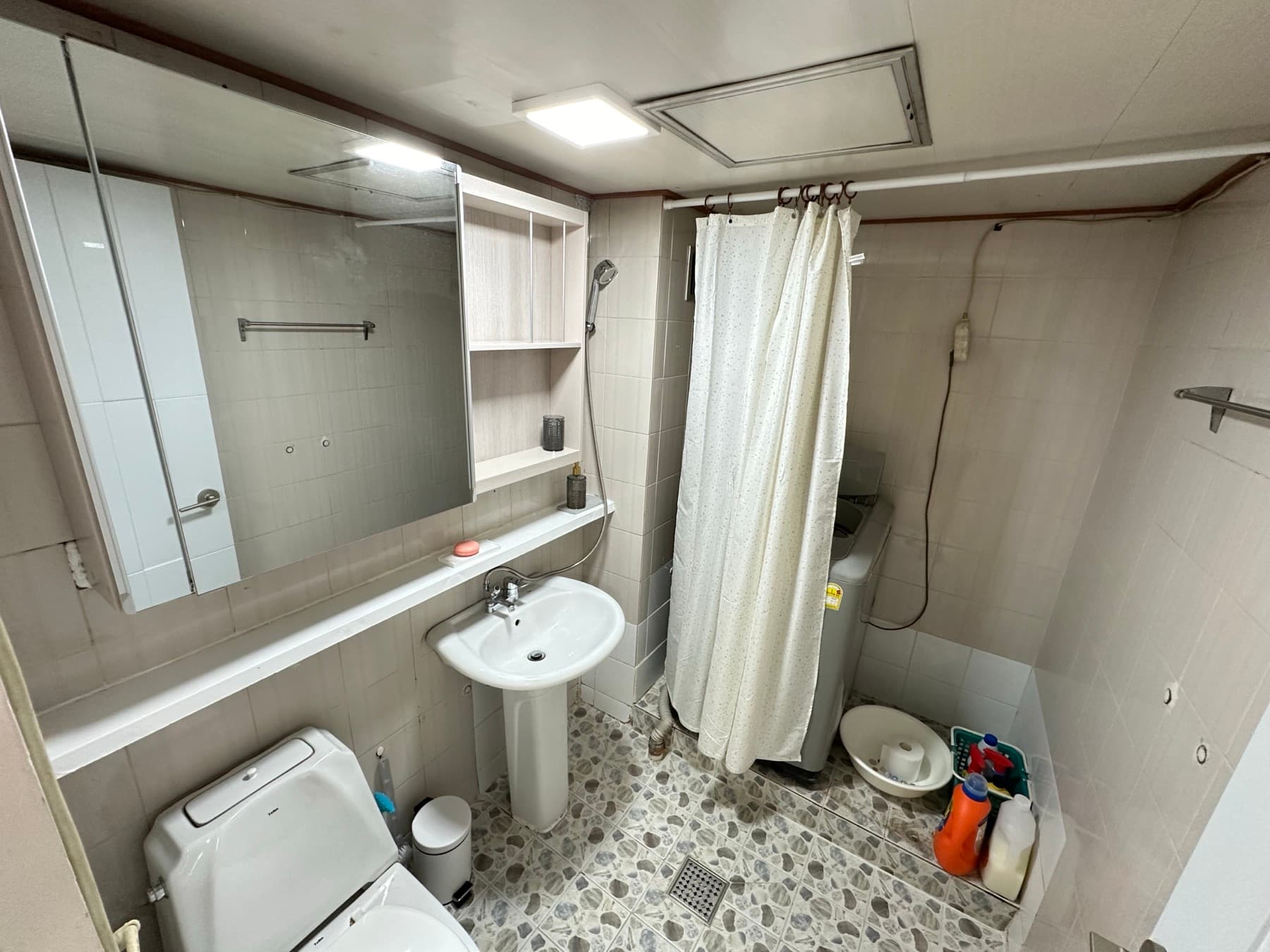 MUAK5 Loose · 2-bedroom share house at the foot of Inwangsan, Muak (Muakjae Stn, 1 min)