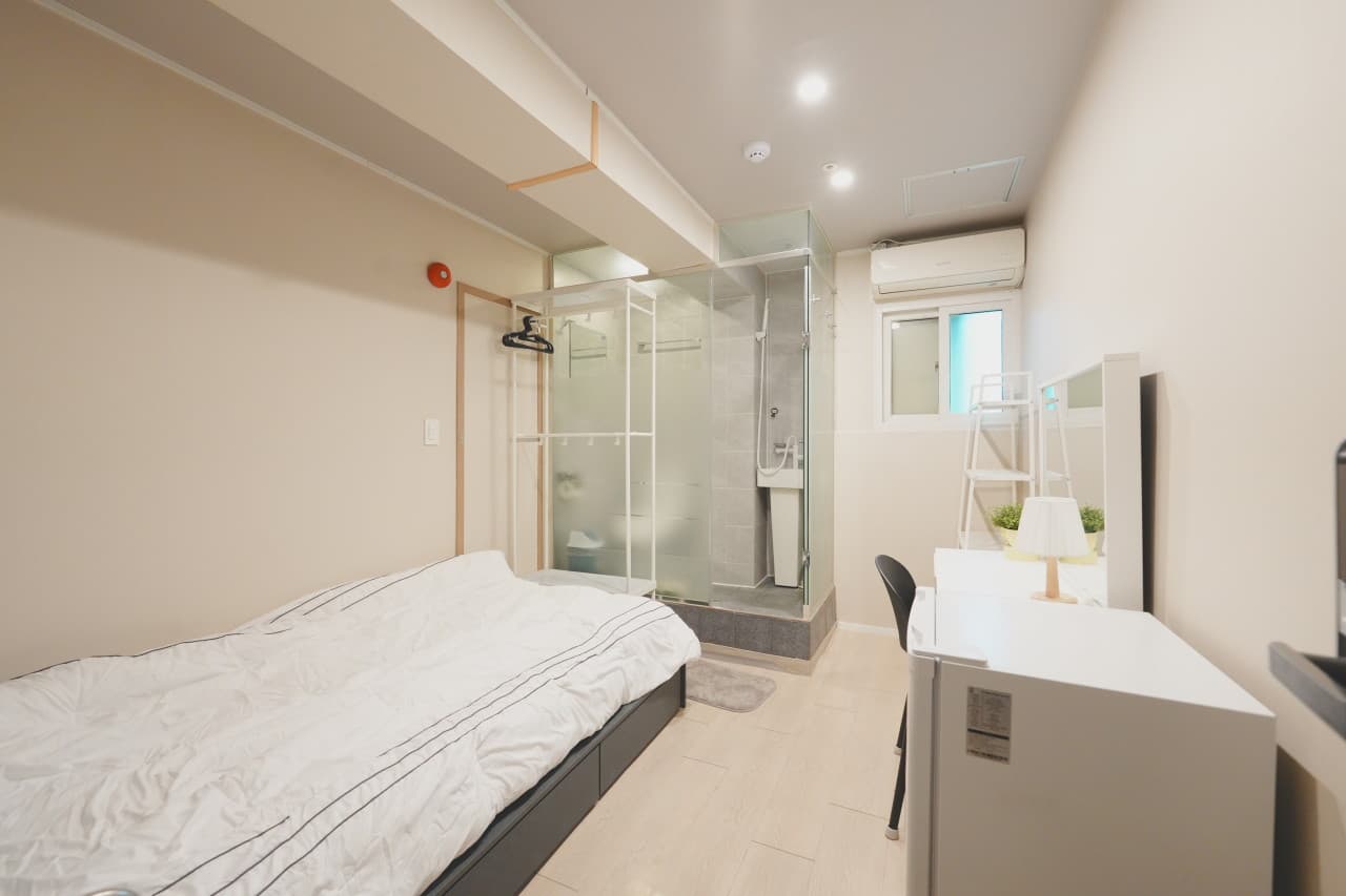 Signature Room (Premium Studio) -- Deposit 200,000 KRW (Monthly 850,000–950,000 KRW) — photo 14 of 14