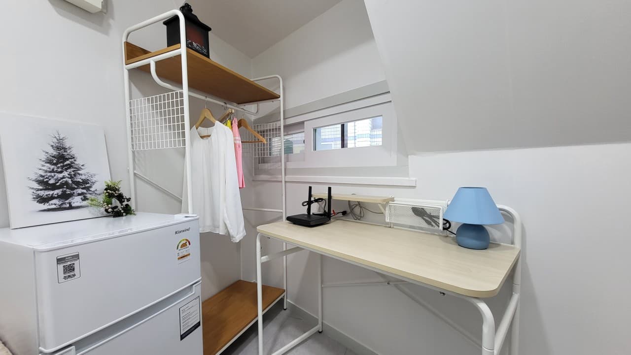 S Mini Room (Deposit 100,000 Won) — photo 2 of 5