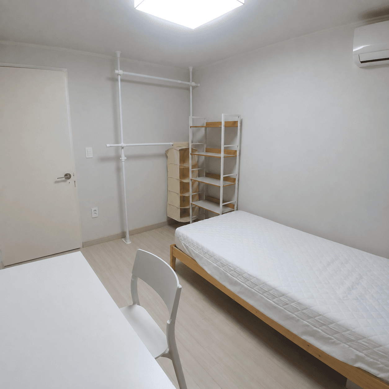 Private RoomA near Mangwon Station | Women Only — photo 2 of 6