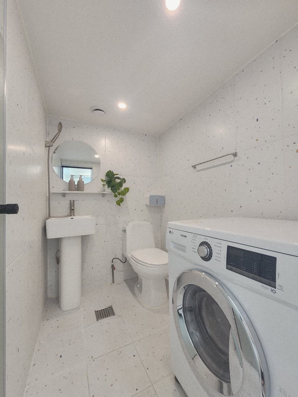 Standard Room (Deposit: 300,000 KRW) — photo 6 of 6