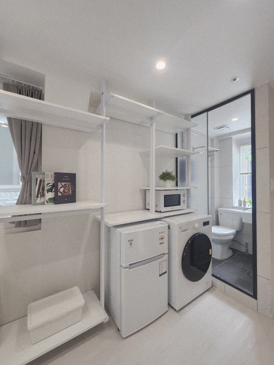 Deluxe Room (Deposit 300,000 won) — photo 2 of 11