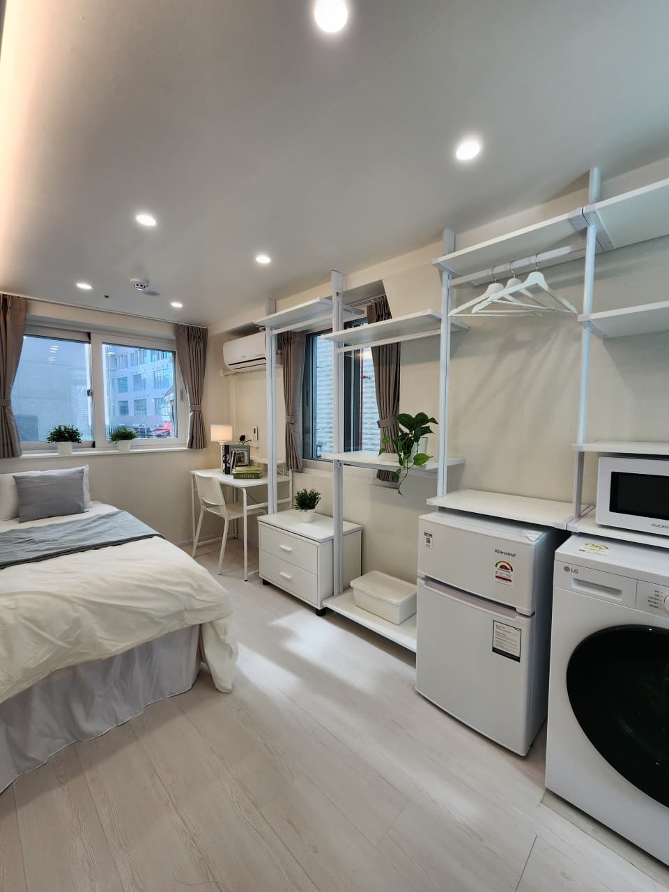 Suite Room (Deposit 300,000 won) — photo 2 of 11