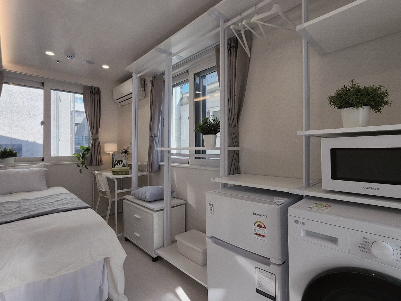 Suite Room (Deposit 300,000 won) — photo 1 of 11