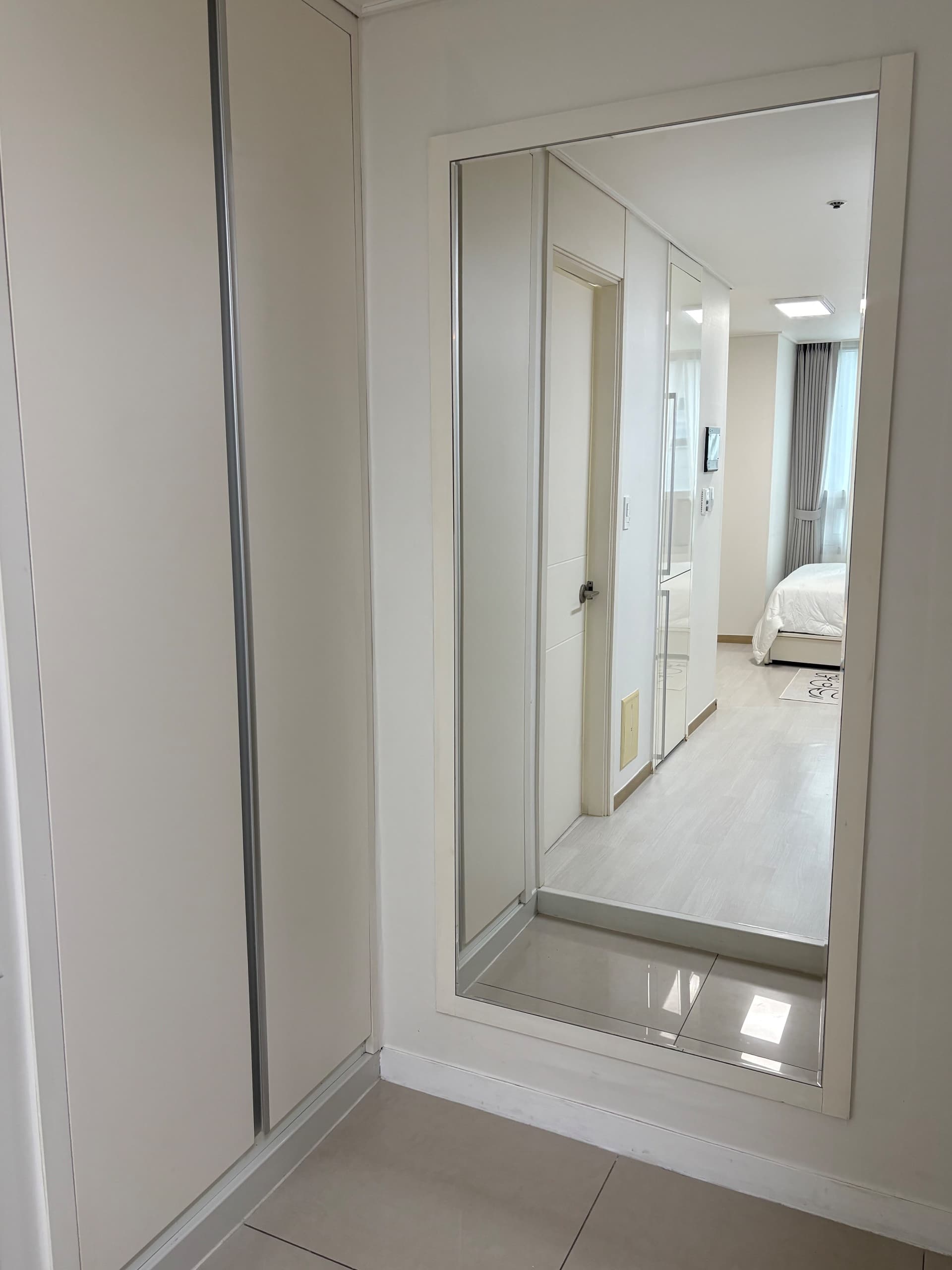 Dangsan/Hongdae Station ⭐️ Fully Furnished White Room — photo 12 of 12