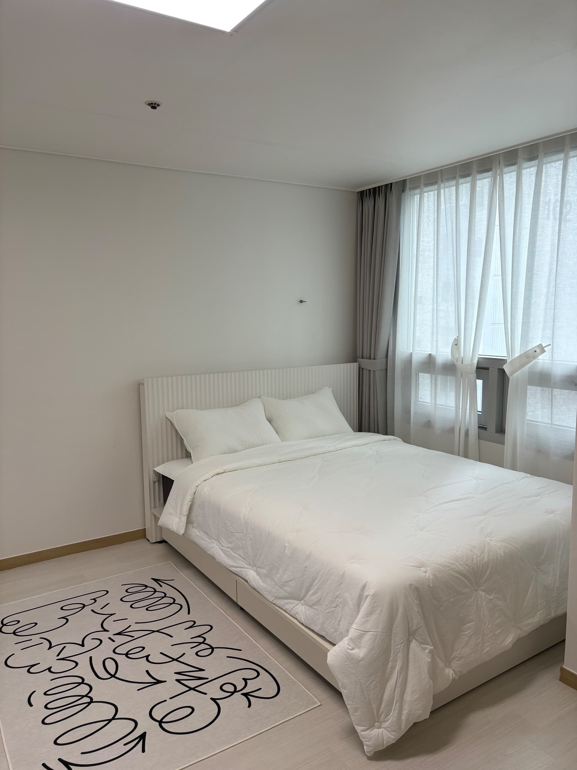 Dangsan/Hongdae Station ⭐️ Fully Furnished White Room — photo 2 of 12