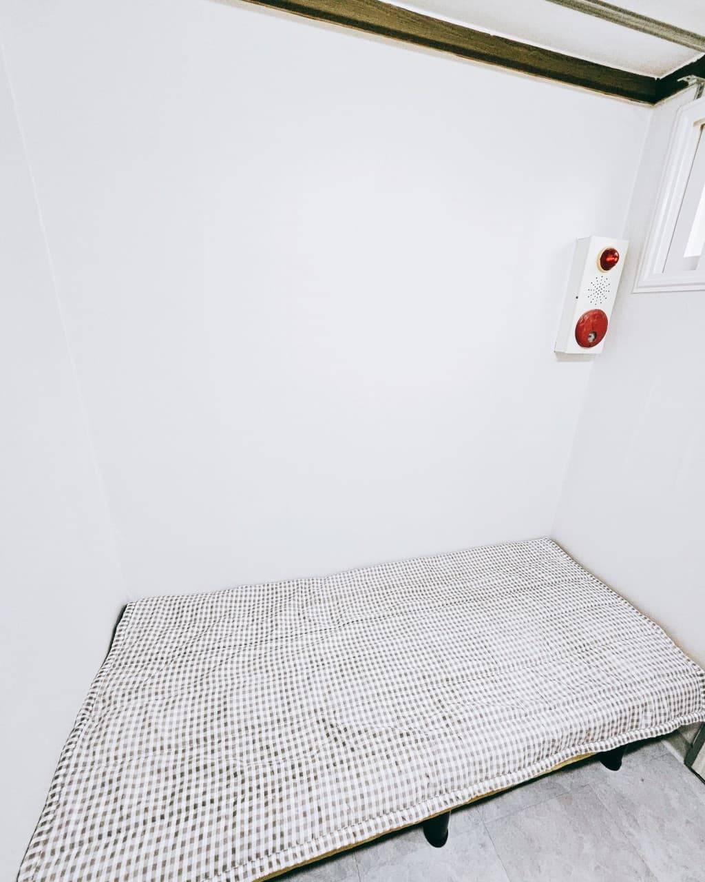 Mini Room (Exterior Window) - 50,000 Won Deposit — photo 2 of 4