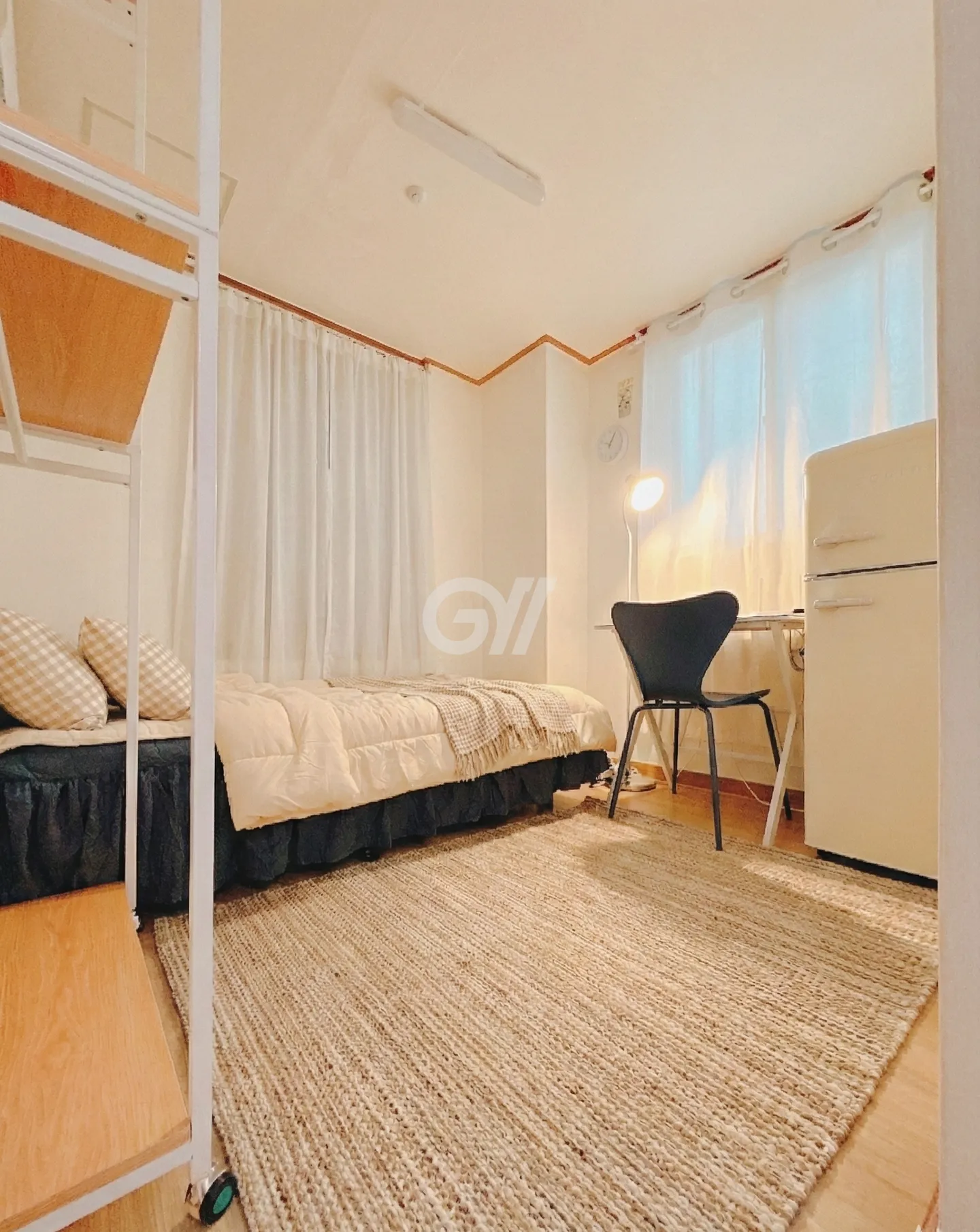 Outside Standard Room (Deposit 100,000 KRW) — photo 2 of 8