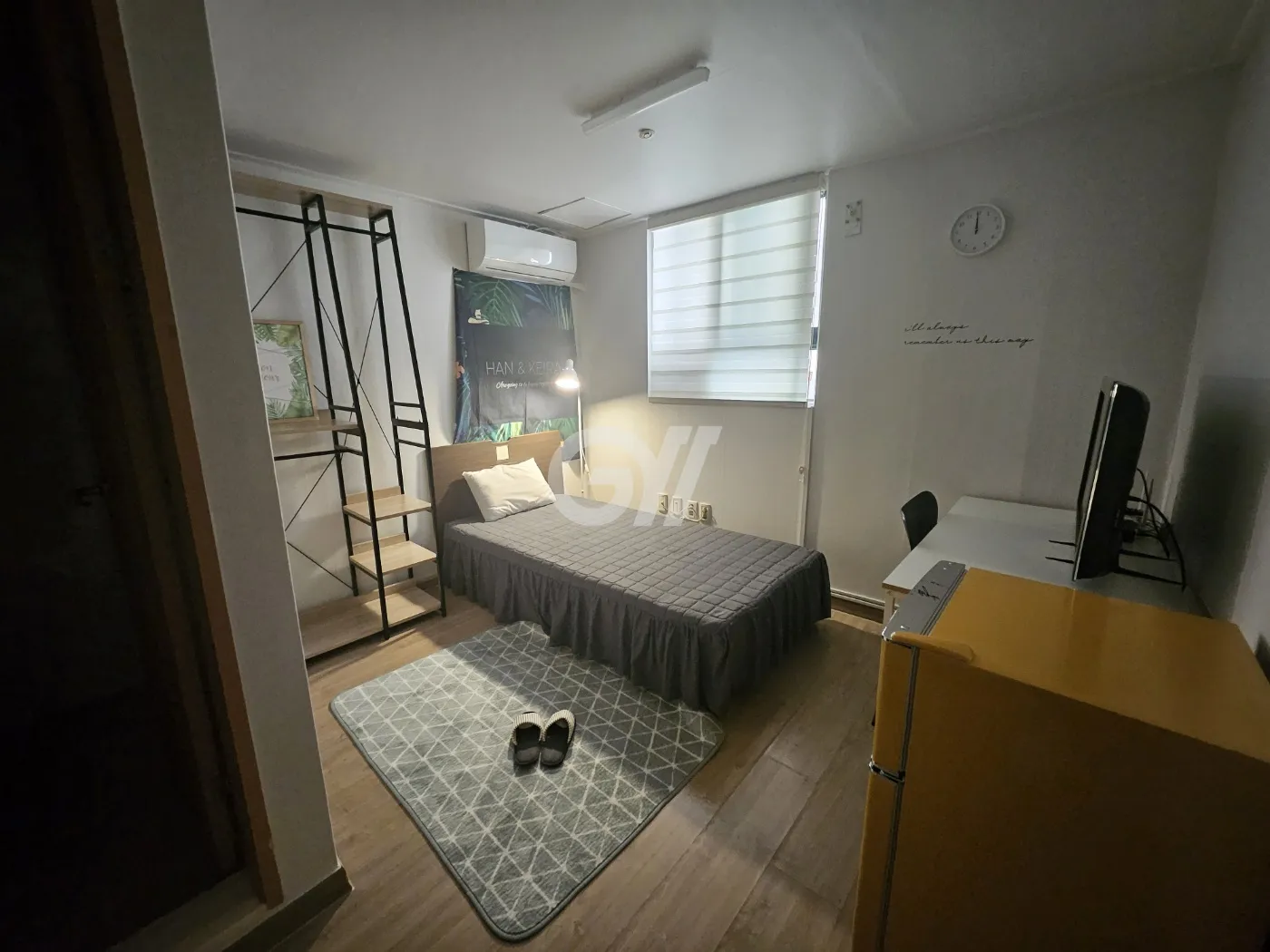 Outer Basic Room (Deposit: 100,000 KRW) — photo 1 of 3