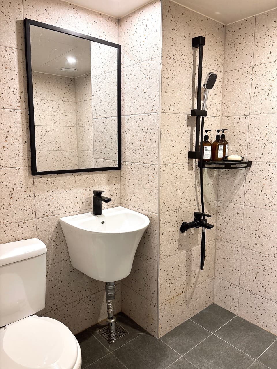Premium Double Room (Deposit: 200,000 KRW) — photo 2 of 7