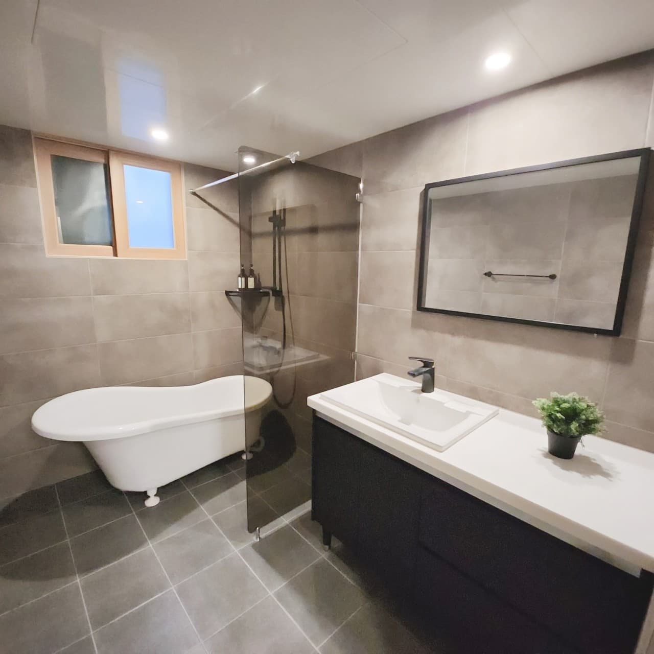 Premium Double Room (Deposit: 200,000 KRW) — photo 7 of 7