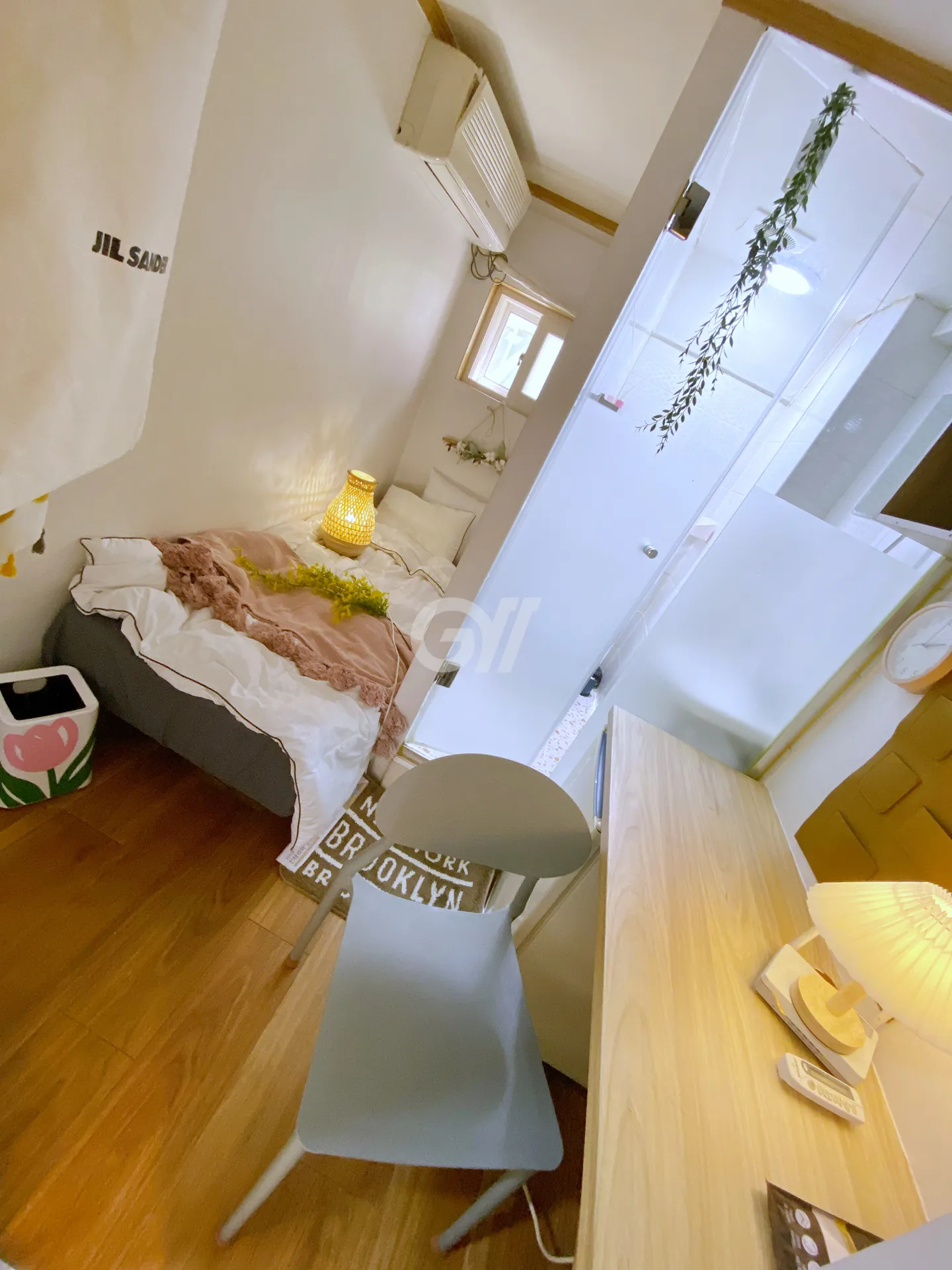 Room 201 (Deposit 100,000 won) — photo 2 of 7