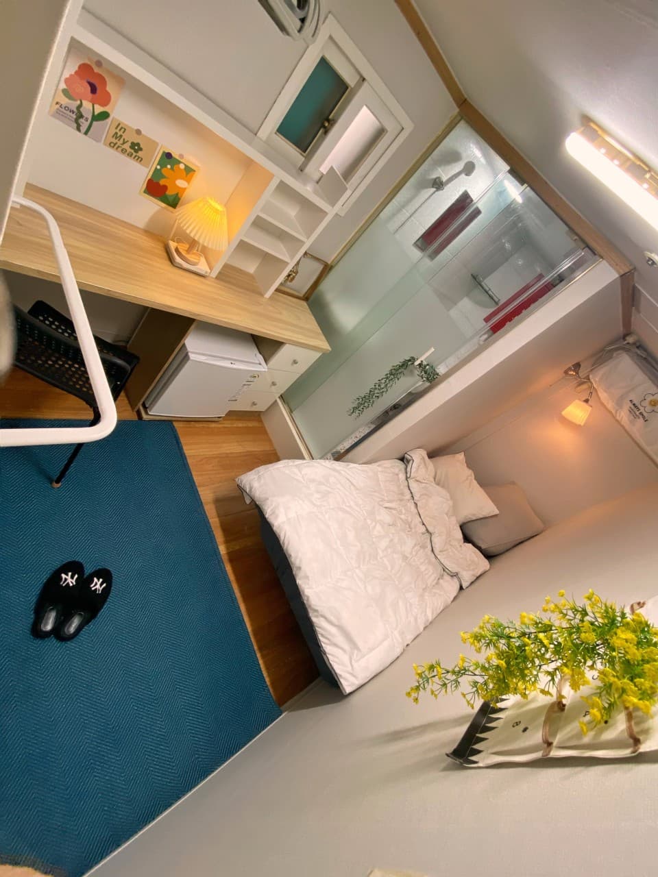Room 201 . Big Fully Furnished -- Deposit 100,000 KRW — photo 2 of 5