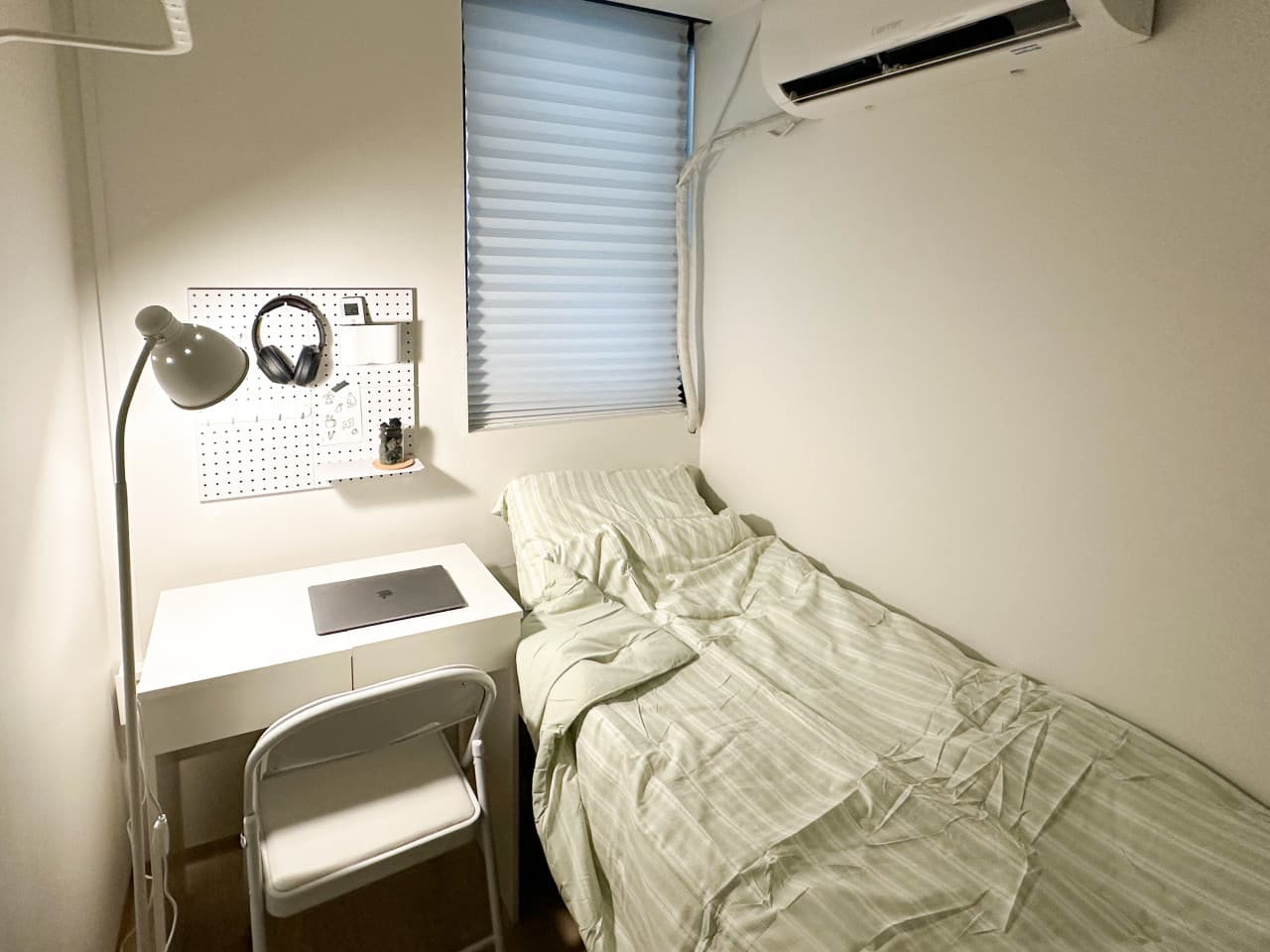 Window (Deposit 100,000 won) — photo 1 of 3