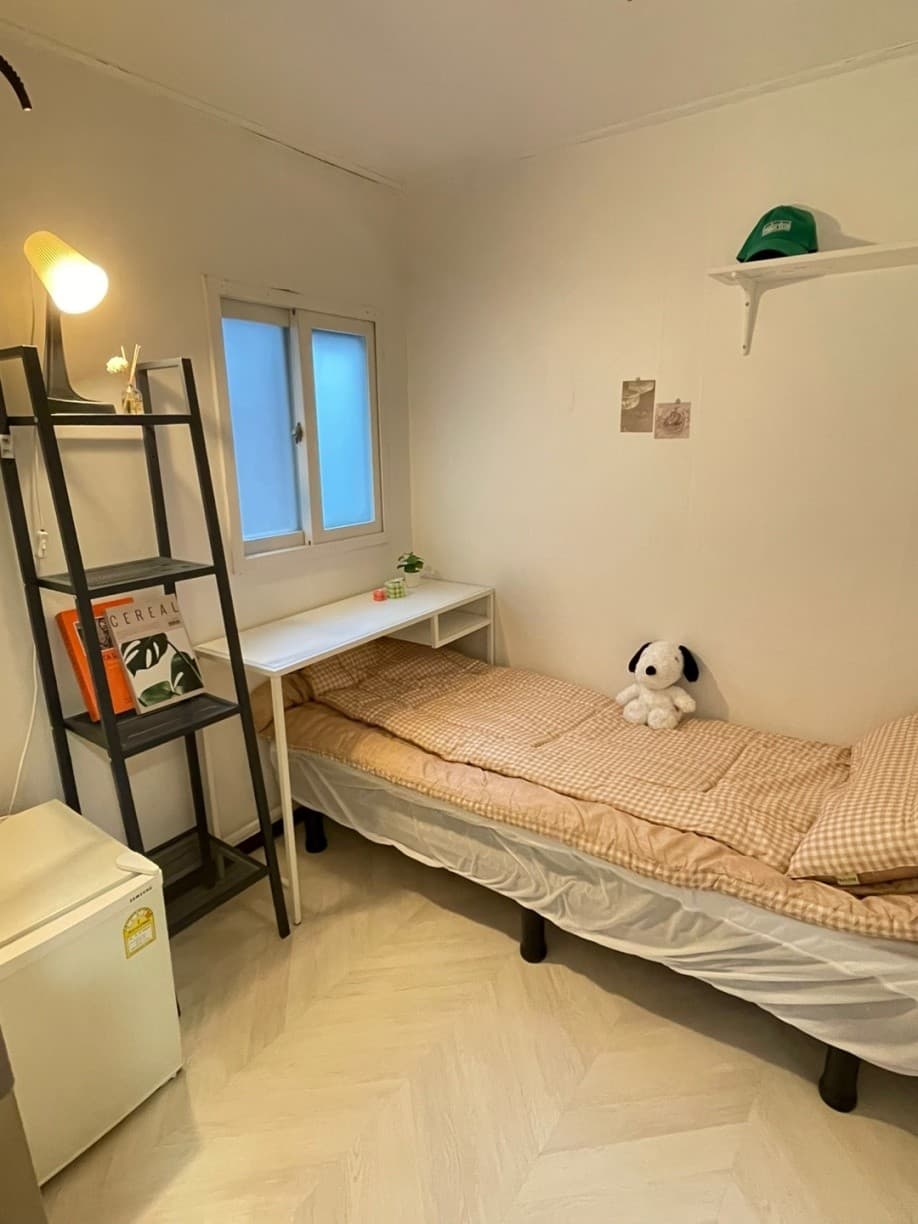 Room 317 Exterior Window (Deposit 100,000 won) — photo 4 of 4