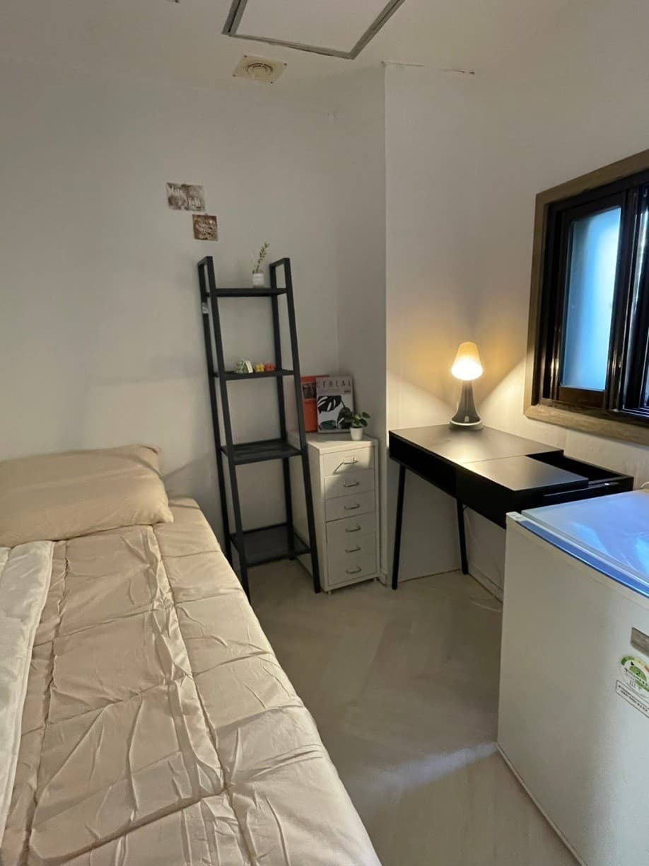Room 402 Studio (Deposit 100,000 Won) — photo 1 of 4