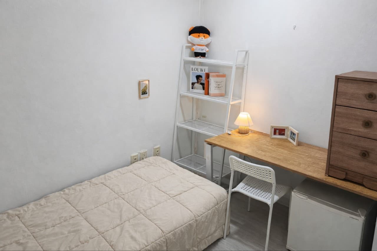 Standard Room S (Deposit 100,000 KRW) — photo 2 of 3