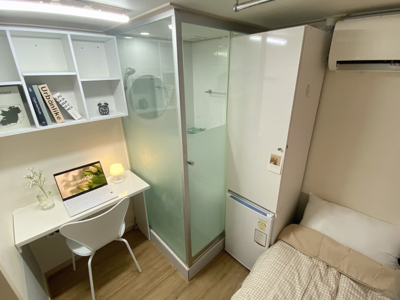 Studio with Exterior Window (Deposit: 50,000 KRW) — photo 2 of 12