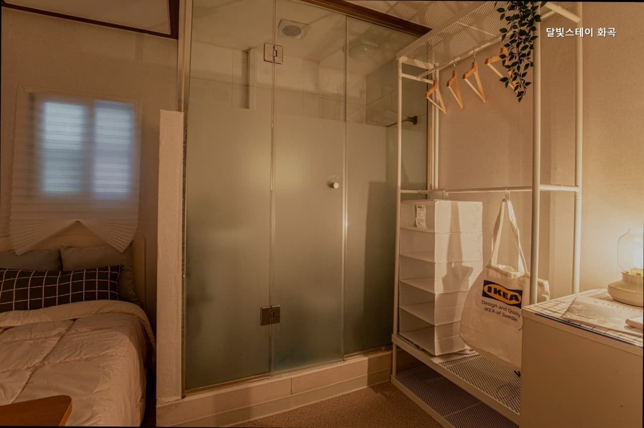 Deluxe (Exterior Window) - Deposit 300,000 Won — photo 1 of 3