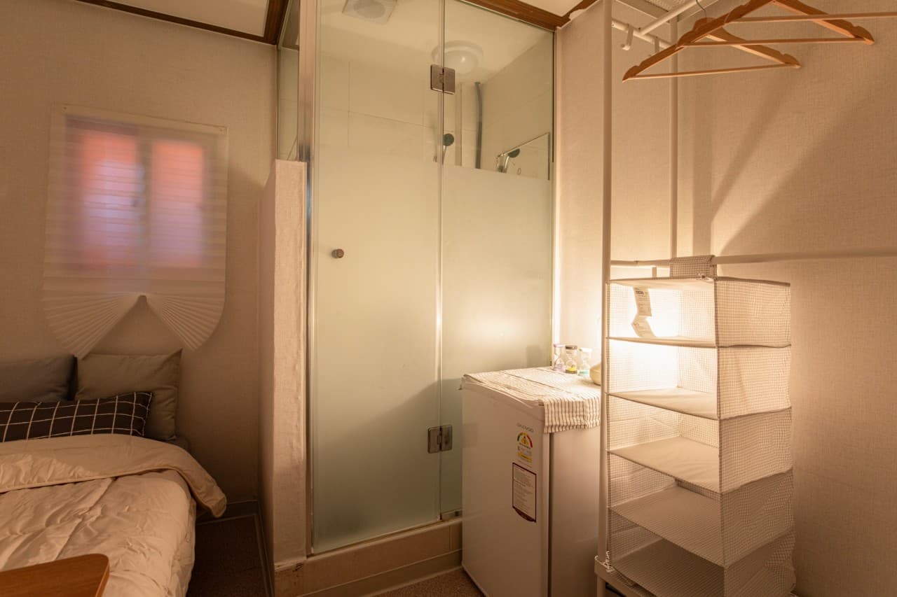 Standard (External Window) - Deposit 200,000 KRW — photo 2 of 2