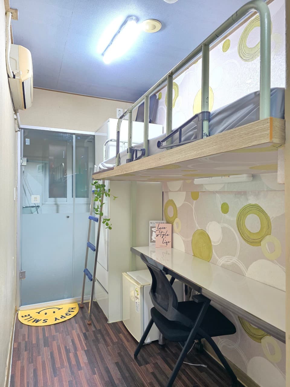 Room 502 (Type B), Room 304 (Type A Female-Only) -- Deposit 100,000 Won — photo 1 of 7
