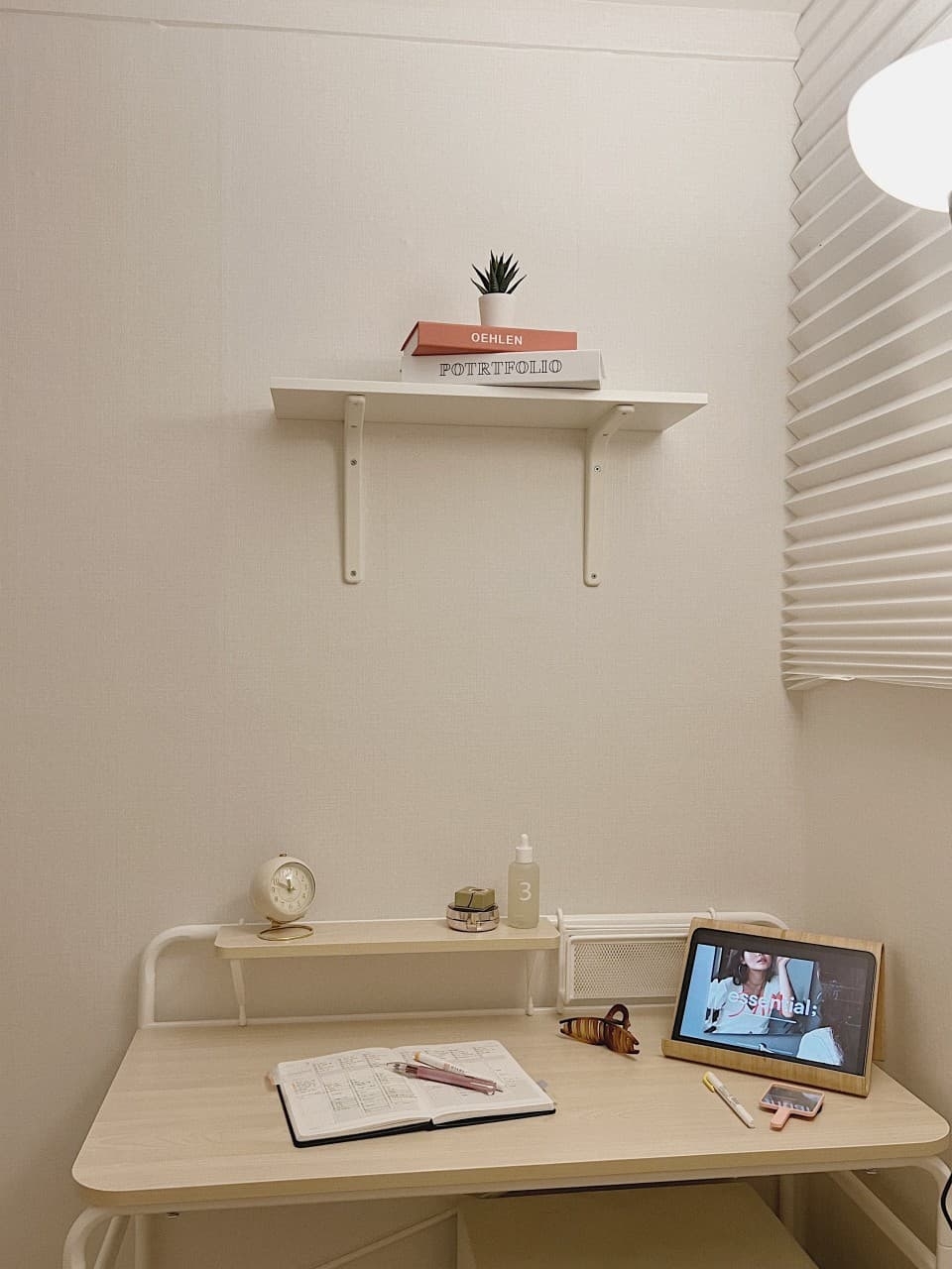 Budget Exterior Window (Deposit 100,000 Won) — photo 3 of 3