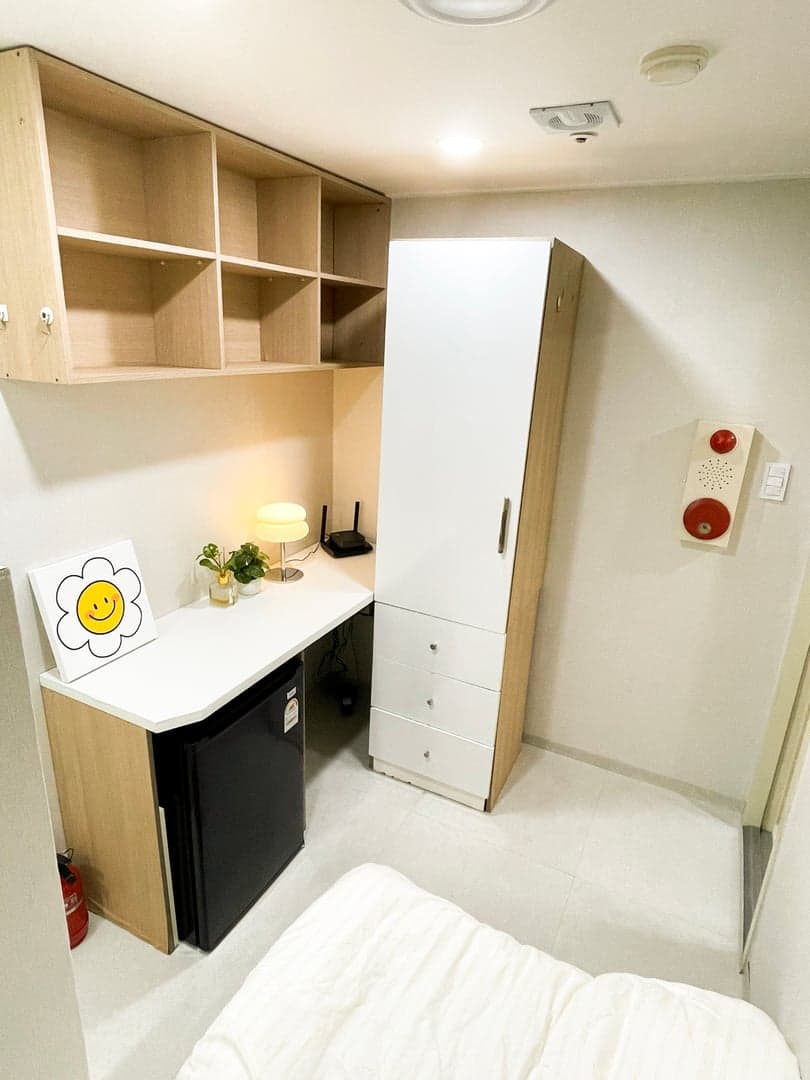 Room 17 Shower Room (Exterior Window) - Deposit 100,000 KRW — photo 2 of 5