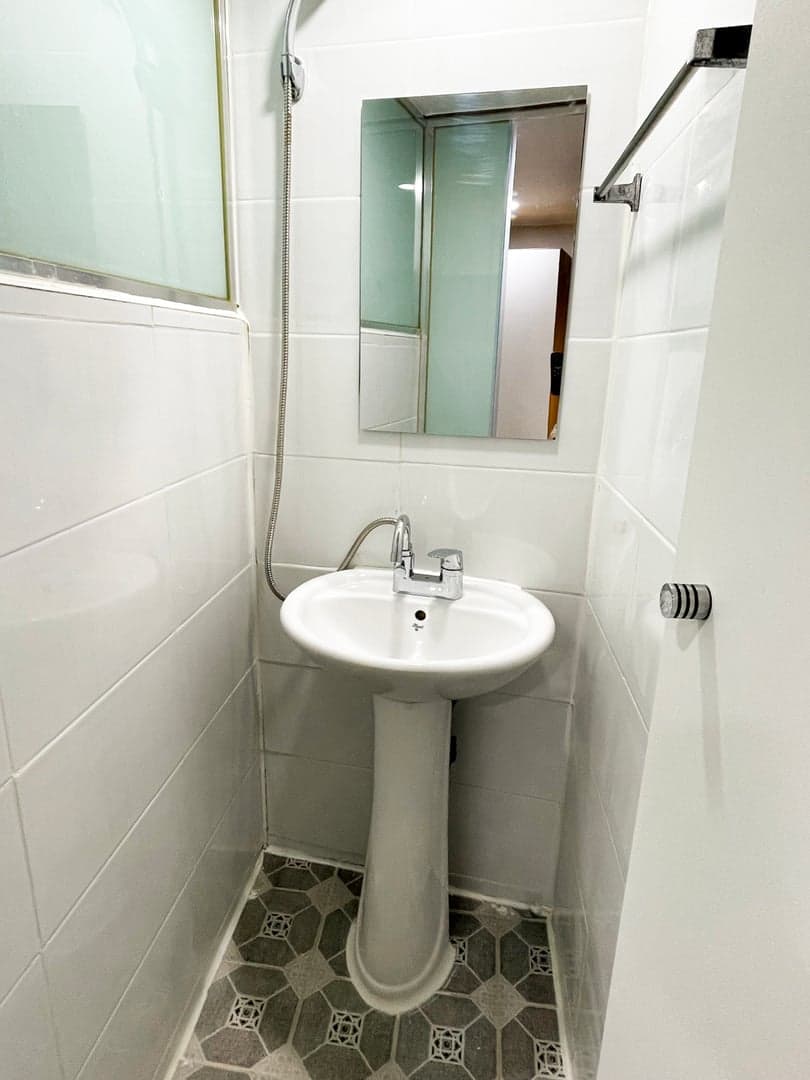 Room 17 Shower Room (Exterior Window) - Deposit 100,000 KRW — photo 5 of 5