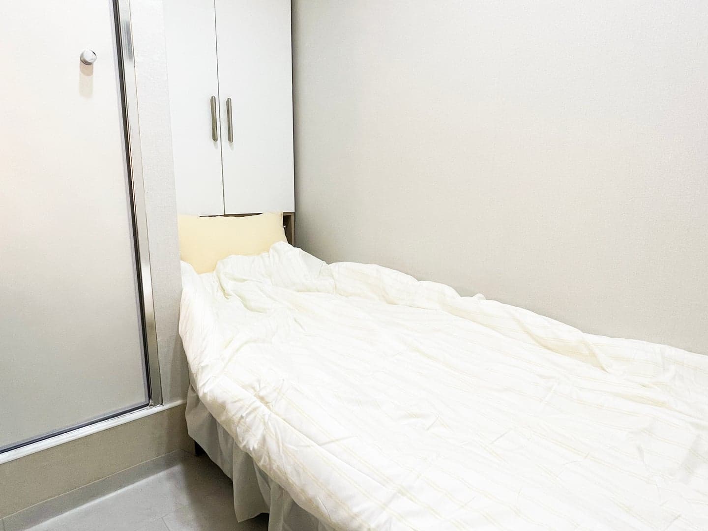 Room 11 Studio (Interior Window) - Deposit 100,000 KRW — photo 2 of 5