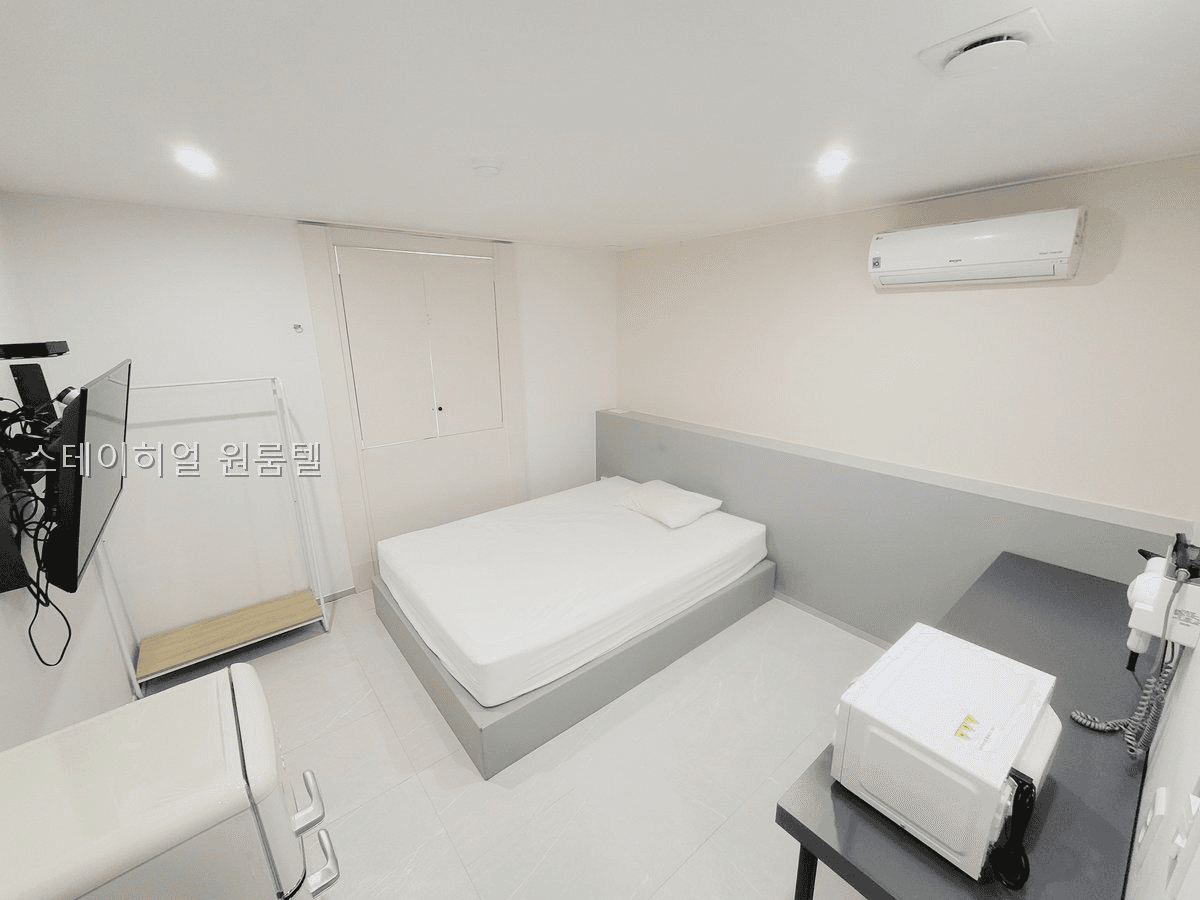 Studio Type (Deposit: 100,000 won) — photo 2 of 17
