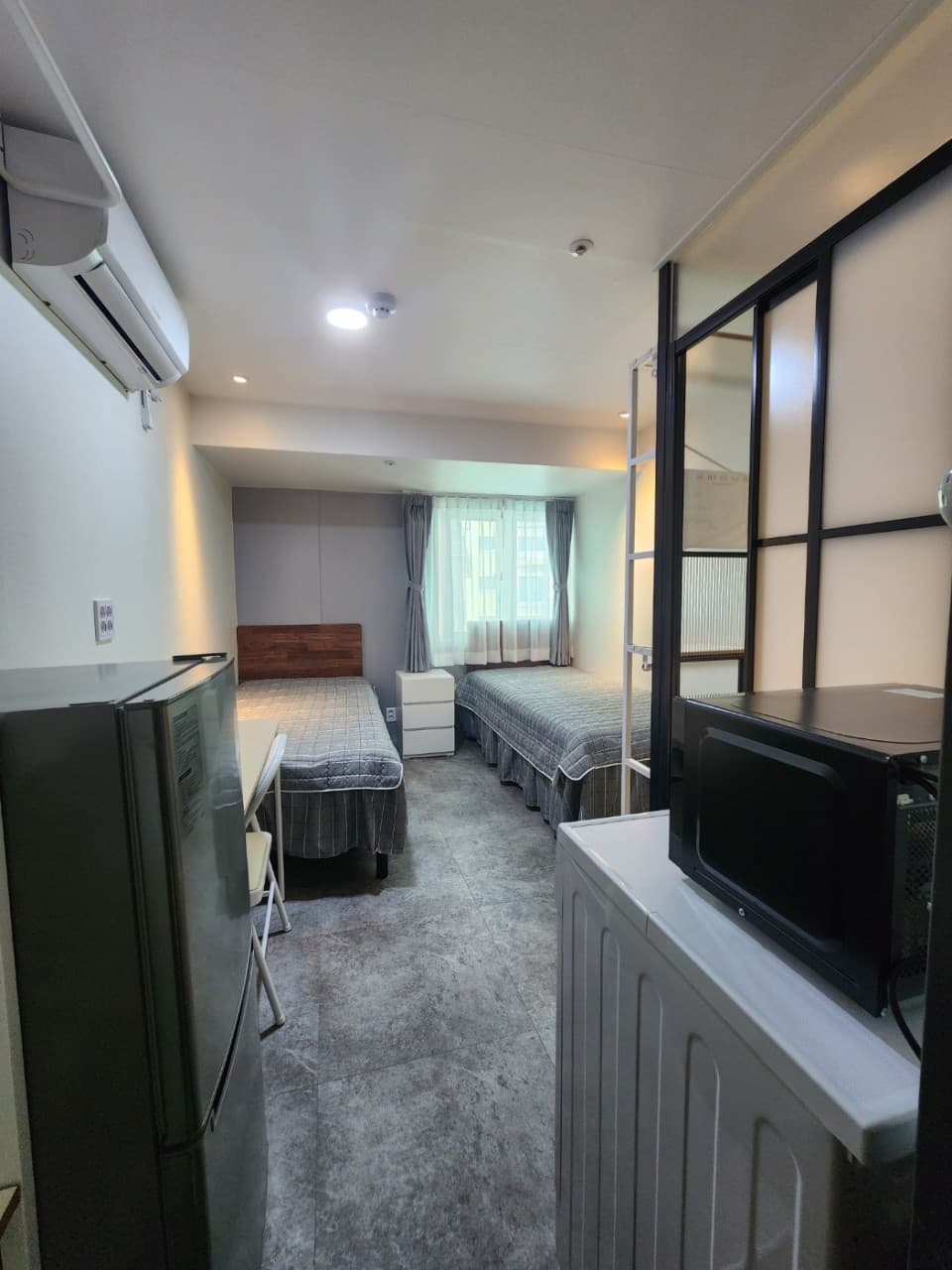 Twin Room (Deposit 300,000 KRW) — photo 2 of 6