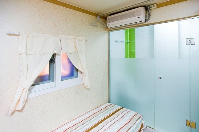 Mixed Type (Monthly Rent 300,000–650,000 Won) -- Deposit 50,000 Won — photo 1 of 7