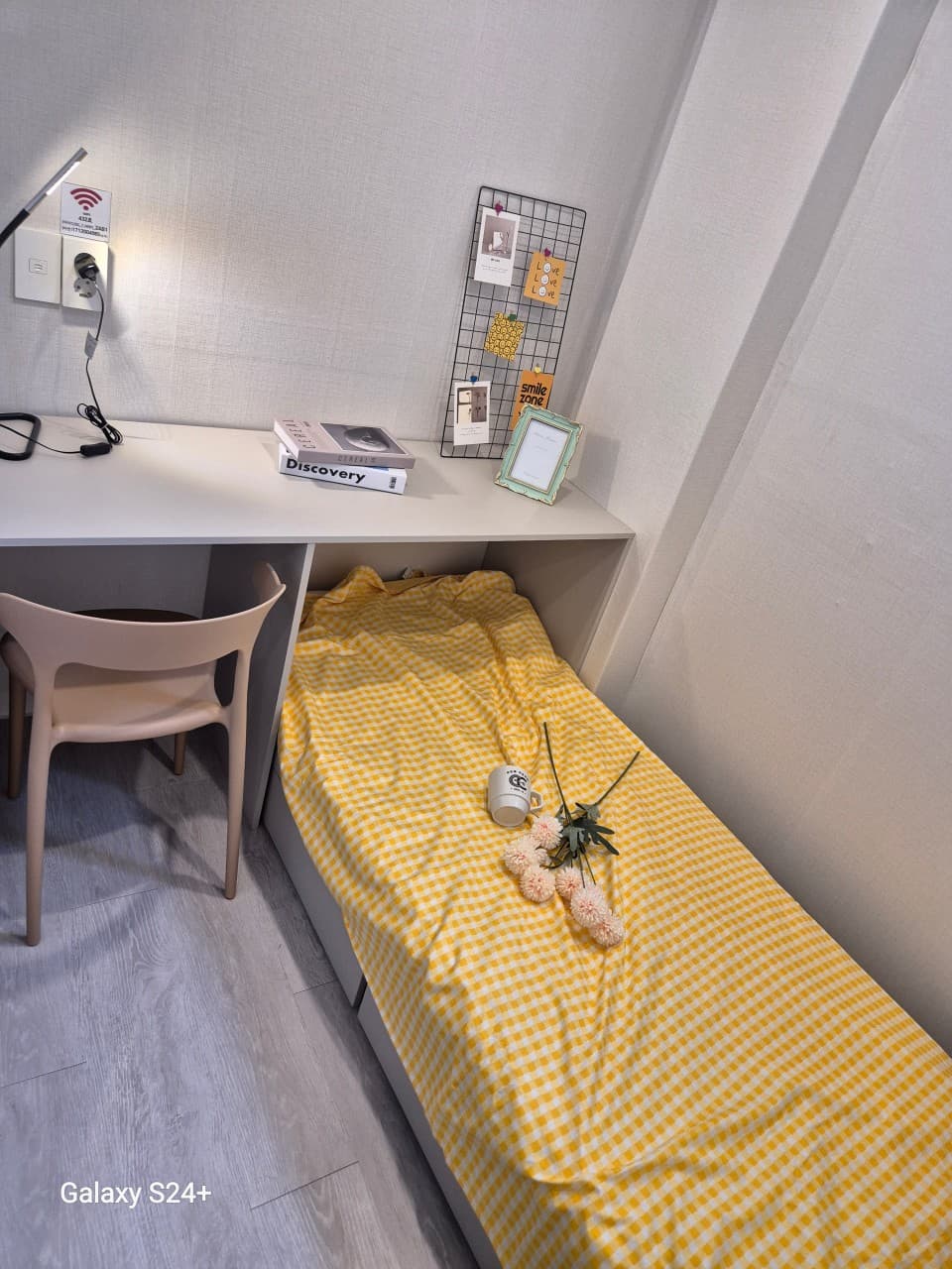 Small Room with Exterior Window (Deposit: 200,000 KRW) — photo 3 of 3