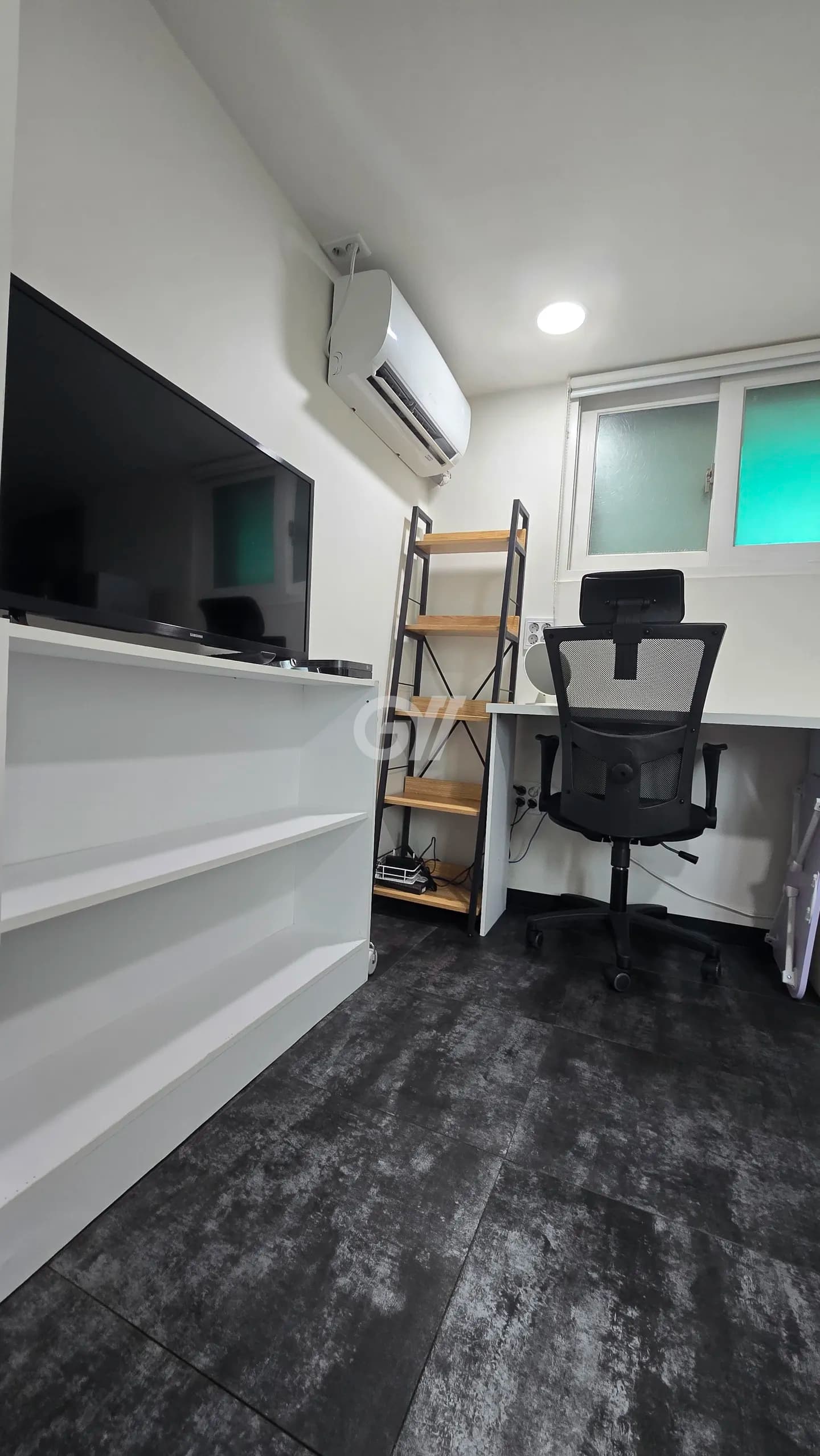 Suite Room+ 501 (Deposit 100,000 won) — photo 2 of 8