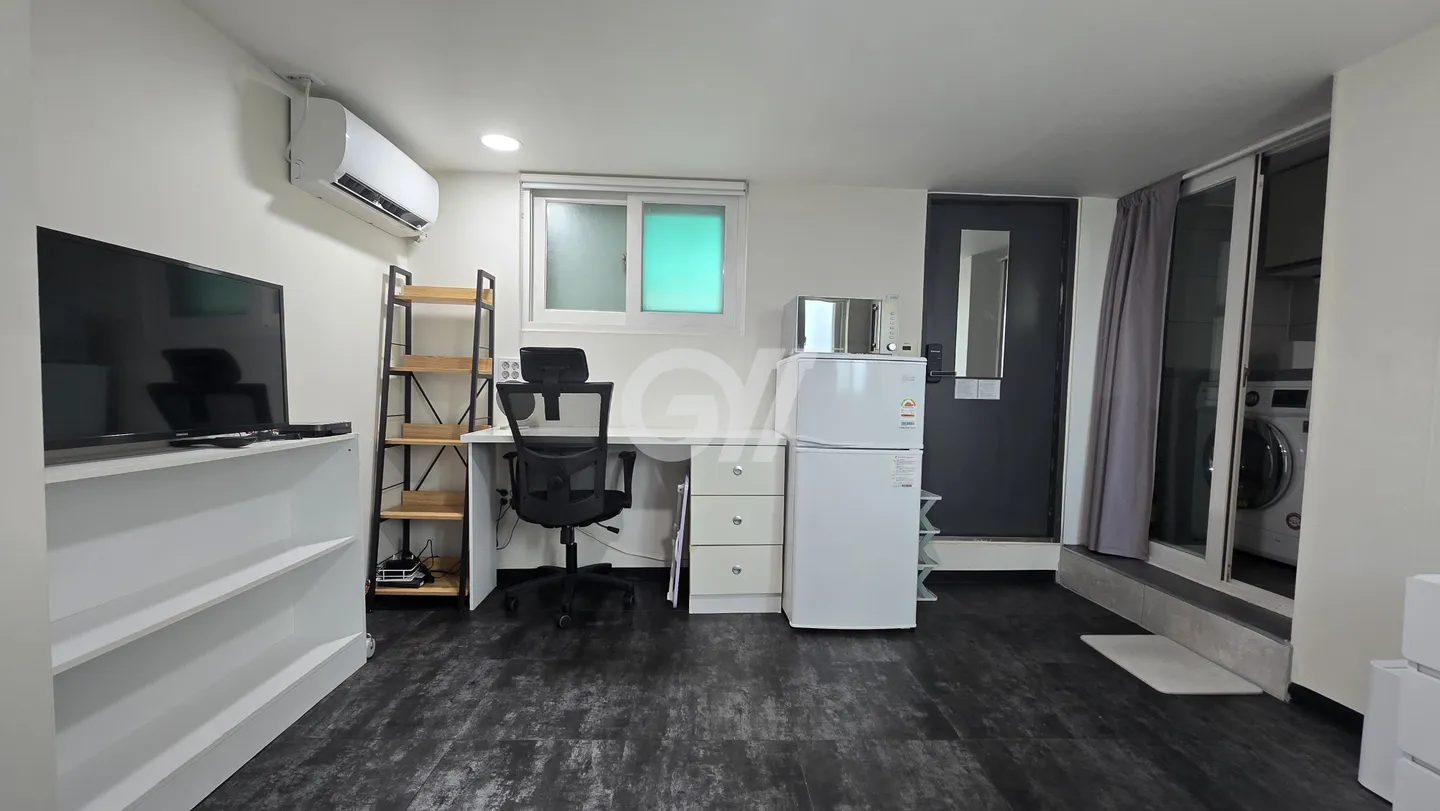 Suite Room+ 501 (Deposit 100,000 won) — photo 1 of 8
